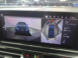 【アラウンドビューモニター】バックカメラに加え、360度のカメラで駐車も楽々。駐車が苦手な方でも安心してお乗りいただけます。