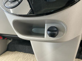 【収納部】パッと手に取りたい小物の置き場に便利。その他、沢山の収納部がございます。