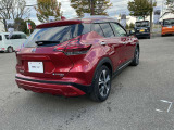 日産自動車認定のクオリティショップ」3つのお約束: 3≫「店&rArr;清潔で明るく、さらに快適なお店へ」 展示スペースがしっかり確保されているので、実際に見て乗って納得のいくまでご検討いただけます。