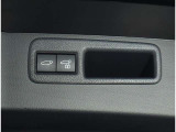 パワーバックドア装備!リヤゲートのスイッチを押すだけでバックドアが閉まります!運転席周りからも開閉の操作ができます♪