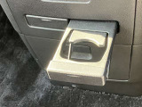 とても使いやすい位置にドリンクホルダーを設置しております!