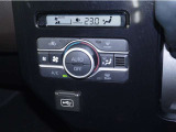 【ナノイーX オートエアコン】設定した温度になるように車が自動で風量や吹き出し口、冷暖房の強さを調整してくれるエアコンです。一度設定すれば、自動で快適な室温を保ってくれるので運転に集中しやすいですよ♪