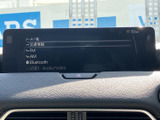 交通情報やFM・AM、Bluetoothなど、選べる音源が画面に並びます。利用したい項目を表示から確認しやすく、通勤やお出かけの車内で音楽や情報を楽しめます。