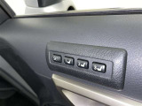 シートメモリー機能装備付きです。シートの位置をそれぞれ記憶しておく事ができるので、ご家族や、複数の方で車を乗られるオーナー様には、便利な機能です。