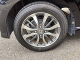 純正アルミホイールです。足元が引き立つので、車全体のイメージがアップしますよ!