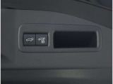 パワーバックドア装備!リヤゲートのスイッチを押すだけでバックドアが閉まります!運転席周りからも開閉の操作ができます♪