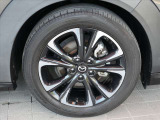 足回りは、純正18インチアルミホイールで見た目もクールです。215/55R18タイヤを装着、強力な4輪ディスクブレーキとGベクタリングコントロールの卓越の走りをお楽しみください★☆★☆