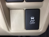 VSA装備車です。VSAはドライバーの操作と車の動きを見守っています。もし車の挙動が乱れたとき、4輪別々にブレーキをかけたり、エンジンパワーをしぼることによって車を安定させます。