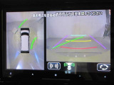 パノラミックビューモニター付きです。車両を上から見たような映像をディスプレイオーディオ画面に表示。運転席からの目視だけでは見にくい、車両周辺の状況をリアルタイムでしっかり確認できます。