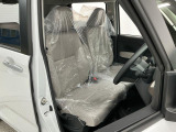【運転席・助手席】内装ルームクリーニング済みです。しっかり綺麗にしていますので、是非、お確かめください。車に自信があるからこそ、是非一度ご来店頂き内外装も見てもらえると幸いです。