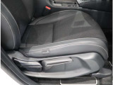 運転席は上下に微調整が出来ます