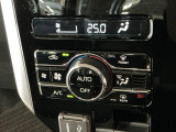 【オートエアコン】AUTOボタンを押してお好みの温度を設定!快適な室温でドライブをお楽しみいただけます♪