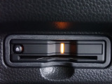 ■【ETC車載器】が装備されています。セットアップをしてお渡しとなり、ETCカードを差し込むだけで高速道路の利用が可能です。