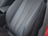 高級家具のような質の高いレザーを採用するのはAudiのクルマづくりの哲学のひとつです。体の大きなドイツ人が座っても頑丈な耐久性があります。シートヒーター付きですので冬でも大変心地良く運転をして頂けます
