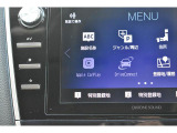 Apple CarPlayに対応しスマートフォンにインストールされているアプリを大画面に表示して使用できます。