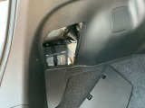 万が一のパンク時にパンク修理キット装備、スペアタイヤはありません。