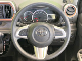 インテリアに合わせたデザインのステアリングは、運転される方のことも考え、運転しやすい形状、大きさです。是非一度、実際に触ってお確かめください。