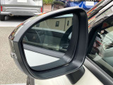 後側方車両検知で車線変更時も光って教えてくれるので安心です。