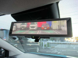 『スマートルームミラー』付き♪♪ 後席乗車の方の頭で後続車を確認できない時には後部カメラが撮影する映像をここに表示させて後方の確認ができます♪♪