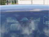 【アクティブセーフティブレーキ】前方の車両や障害物を検知し、ドライバーが回避操作を行わない場合に自動的にブレーキを作動させます。