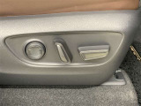 パワーシート搭載、微妙な調整が手軽にでき、ピッタリのポジションで運転することが可能です。