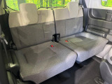 床下収納式のサードシートです。座席部分をコンパクトに収納でき、広大な荷室スペースとしてお使いいただけます!乗車人数や荷物の量など利用シーンに合わせて3列目を有効活用でき、とっても便利♪