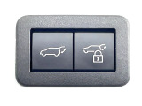 【パワーバックドア】スマートキーや運転席のボタンを押すだけでリアゲートが自動で開閉します!荷物を持っている時や、高い位置にあるバックドアを閉める際に便利な機能です♪