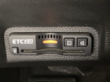 ハンドルの左下にETC2.0がついています。高速道路の料金所の通過も楽々です。 カードの取り出しもしやすい場所についています。