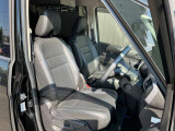 運転席、助手席シートです。実際お座りいただくのが、分かりやすいと思います。お気軽にご来店ください