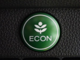 エンジン、エアコンなどを制御し低燃費な『ECONモード』に、また走りを楽しみたいとき、空調など快適性を重視したいときにはスイッチOFFで通常モードに切り替えができます!