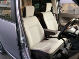 ベンチシートのため、左右の移動がしやすく、狭い駐車場でもスムーズに乗り降りできます。