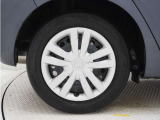 ◆純正ホイール装着車◆シンプルなデザインのホイールキャップ付きです。