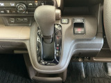 オートマチックシフトレバーは、手になじみ操作しやすい形状で安全運転にもつながります♪