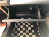 よく使うものが手を伸ばせばすぐ届く、機能面で充実した収納。