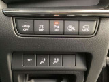 運転席シートメモリー機能を搭載。登録したポジションを呼び出せるため、ご家族での共用時にも便利な装備です。