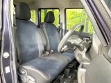 運転席まわりには十分なスペースがあり、大柄な方でもゆったり運転していただける環境です。