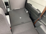 日常からお出かけまで、さまざまなシーンにあわせて変化する多彩なシートアレンジ。左右分離ですので、いろいろな形の荷物が積めますよ。