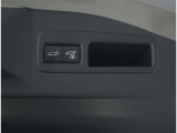 パワーバックドア装備!リヤゲートのスイッチを押すだけでバックドアが閉まります!運転席周りからも開閉の操作ができます♪