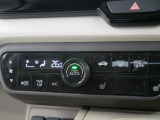 【オートエアコン】オートエアコンで快適な車内!温度や風量を自動調整し、理想の車内環境を保ちます。煩わしさのない快適なドライブを楽しみましょう。