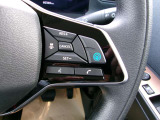 プロパイロット搭載です。アクセル、ブレーキを自動でコントロールして前のクルマとの車間距離を保つ手助けをします。