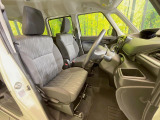 運転席シート廻りは使用感も少なく、良好な状態となっています。丁寧に使われていたことがよくわかりますね。