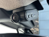 【ドライブレコーダー/車室内】車室内カメラによる車内および車側面の撮影記録が駐車時の安心を高めるとともに、走行中の幅寄せ対策や後方撮影(リヤガラス越し)にも対応しています。