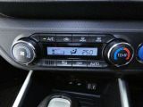 オートエアコン装備ですので常にお好みの温度に調整ができ車内を快適な空間に保ってくれます。