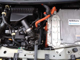 e-POWERはエンジンを発電専用にしてエンジンの作動時間を短縮。さらに、ごくわずかな減速でも回生エネルギーがとれるよう設定して、あらゆる走りのシーンで優れた燃費性能を発揮します。