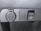 シガーソケット用の充電器が使用可能です!