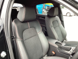 シートはフィット性も良く、楽な運転姿勢を保てます。シートヒーター付き!直接体を温てくれるので寒い日の運転も快適です。