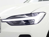 北欧神話に登場するトール神がもつハンマーをモチーフにしたT字型のポジションライトが印象的なLEDヘッドライト。一目でボルボだと認識出来ます。