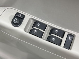 【電動格納ミラー】サイドミラーは電動格納式となっており、狭い駐車場でもキズがつくリスクを抑えられます。
