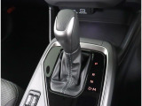 CVT(無段階変速)による滑らかな加速は振動も少なく燃費にも貢献、水平対向エンジンとの相性も良く快適性を高めています!!