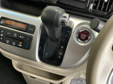 発進時から滑らかに加速する無段階変速のCVTはストップ&ゴーの多い街の中も快適です